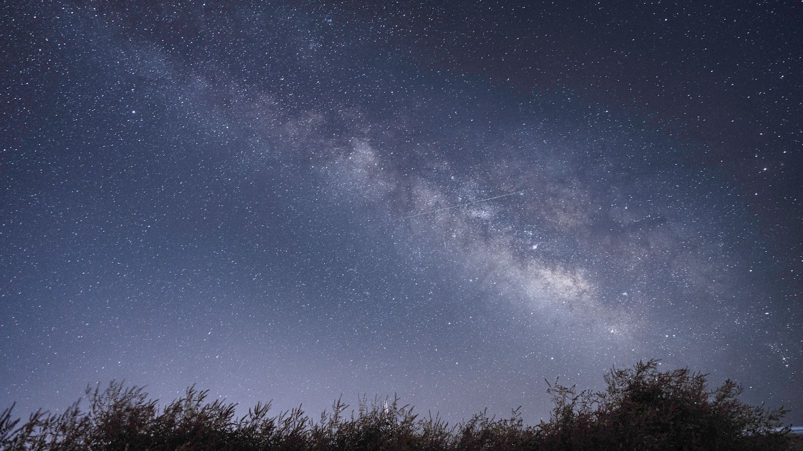 A stunning view of the Milky Way galaxy extending across the starry night sky above İzmir, Türkiye.